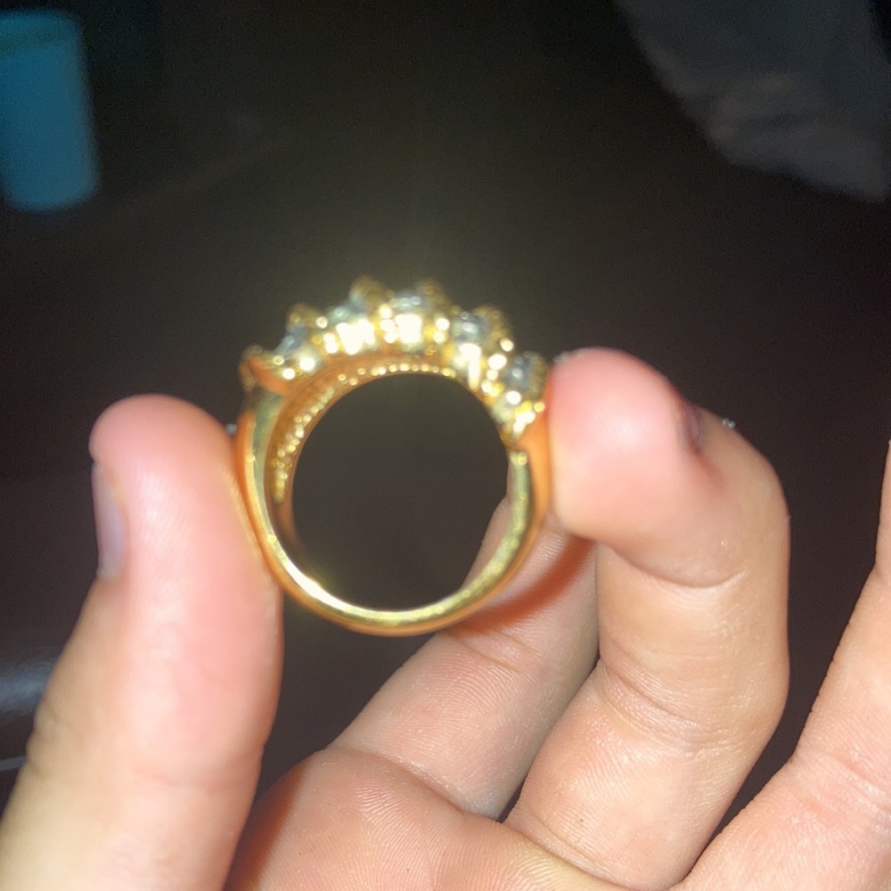 Gold ring - Picture 2 of 3